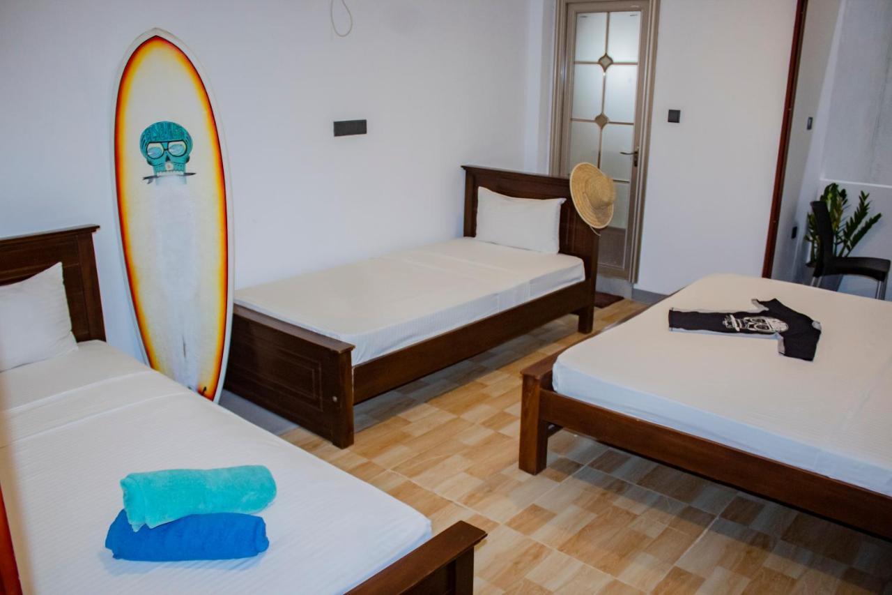 Auberge de jeunesse Surf & Party Weligama Extérieur photo